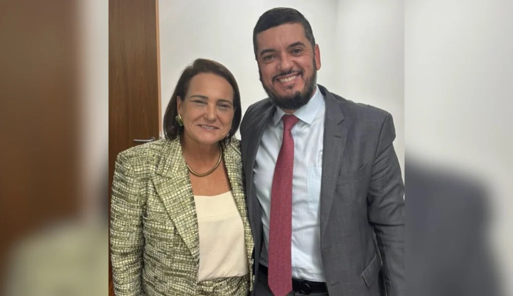 Carla Machado e Rodrigo Bacellar – Reprodução/Instagram... Leia mais em https://www.cartacapital.com.br/politica/quem-e-a-unica-deputada-do-pt-que-votou-pela-liberdade-de-rodrigo-bacellar/. O conteúdo de CartaCapital está protegido pela legislação brasileira sobre direito autoral. Essa defesa é necessária para manter o jornalismo corajoso e transparente de CartaCapital vivo e acessível a todos