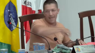Vereador revela ao vivo ter recebido R$ 100 mil para vender voto em eleição da Câmara em MG