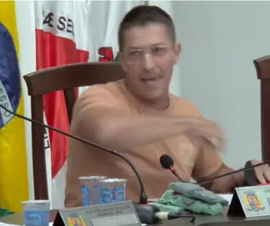 Vereador revela ao vivo ter recebido R$ 100 mil para vender voto em eleição da Câmara em MG